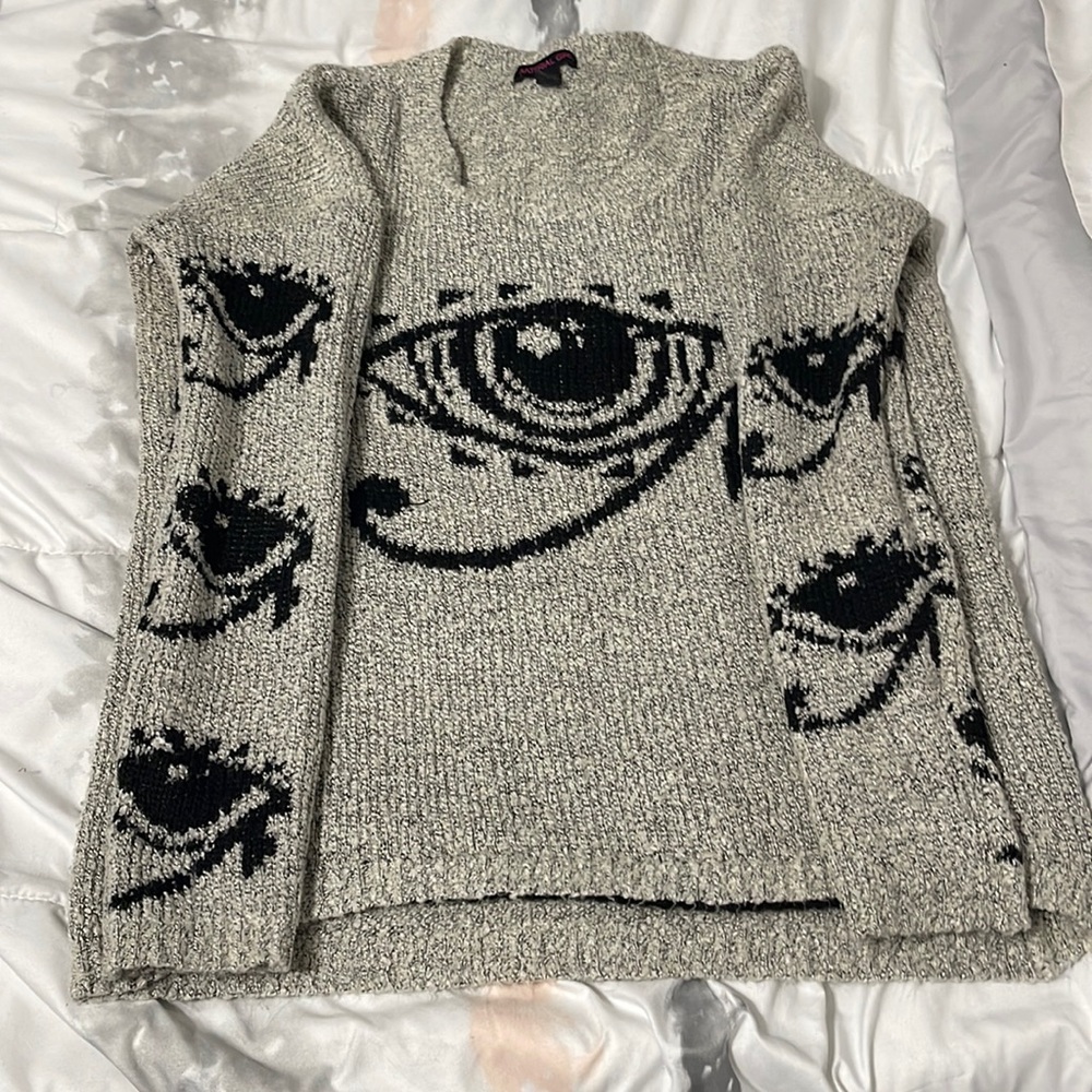 Designed crew neck